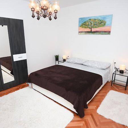 פודסטראנה Apartments Lidija - Sea View Apartment With Exclusive Right Of Using Hot Tub Or Split Level Apartment With Exclusive Right Of Using Pool מראה חיצוני תמונה