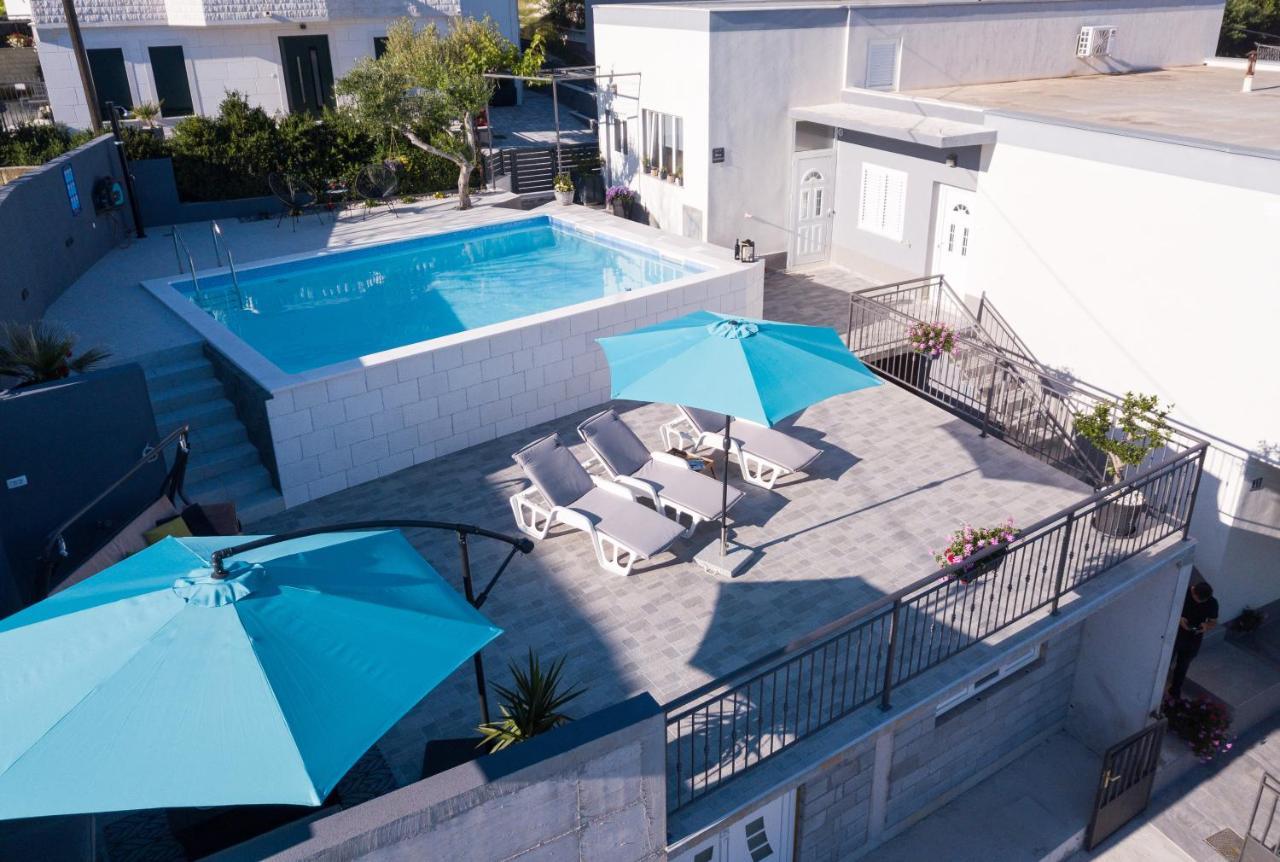 פודסטראנה Apartments Lidija - Sea View Apartment With Exclusive Right Of Using Hot Tub Or Split Level Apartment With Exclusive Right Of Using Pool מראה חיצוני תמונה