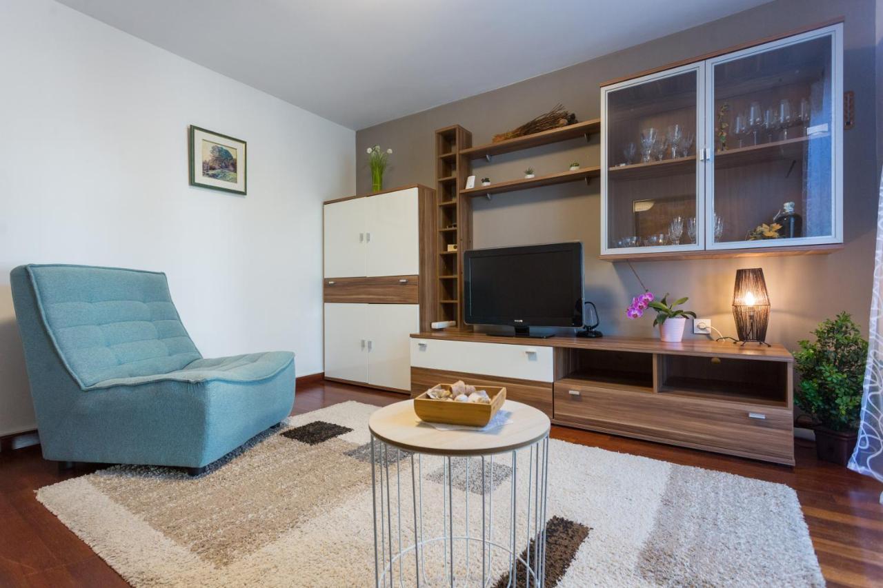 פודסטראנה Apartments Lidija - Sea View Apartment With Exclusive Right Of Using Hot Tub Or Split Level Apartment With Exclusive Right Of Using Pool מראה חיצוני תמונה