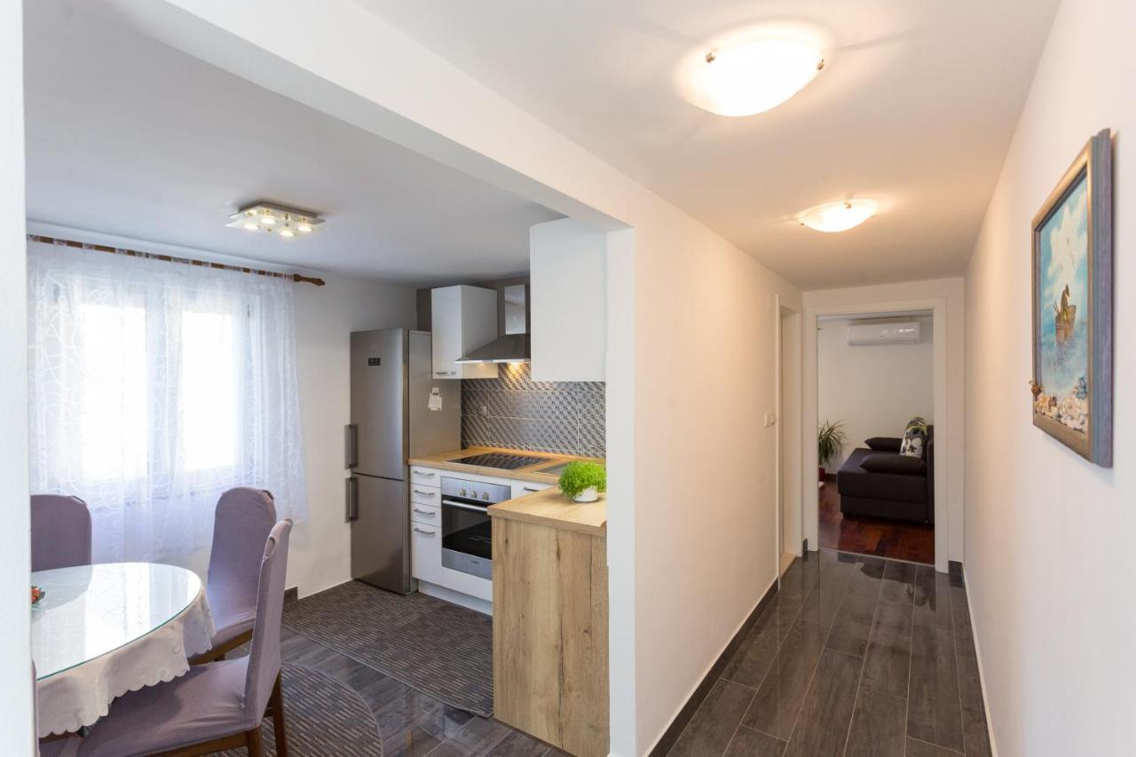 פודסטראנה Apartments Lidija - Sea View Apartment With Exclusive Right Of Using Hot Tub Or Split Level Apartment With Exclusive Right Of Using Pool מראה חיצוני תמונה