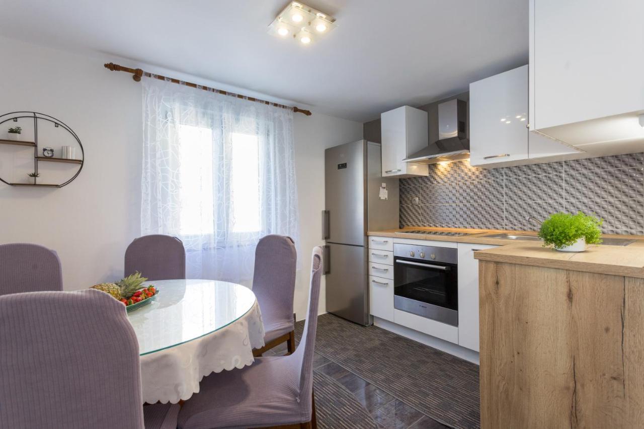 פודסטראנה Apartments Lidija - Sea View Apartment With Exclusive Right Of Using Hot Tub Or Split Level Apartment With Exclusive Right Of Using Pool מראה חיצוני תמונה