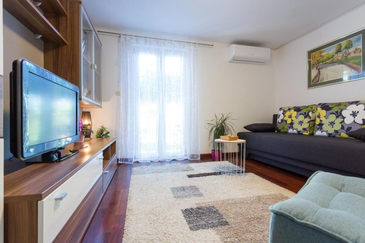 פודסטראנה Apartments Lidija - Sea View Apartment With Exclusive Right Of Using Hot Tub Or Split Level Apartment With Exclusive Right Of Using Pool מראה חיצוני תמונה