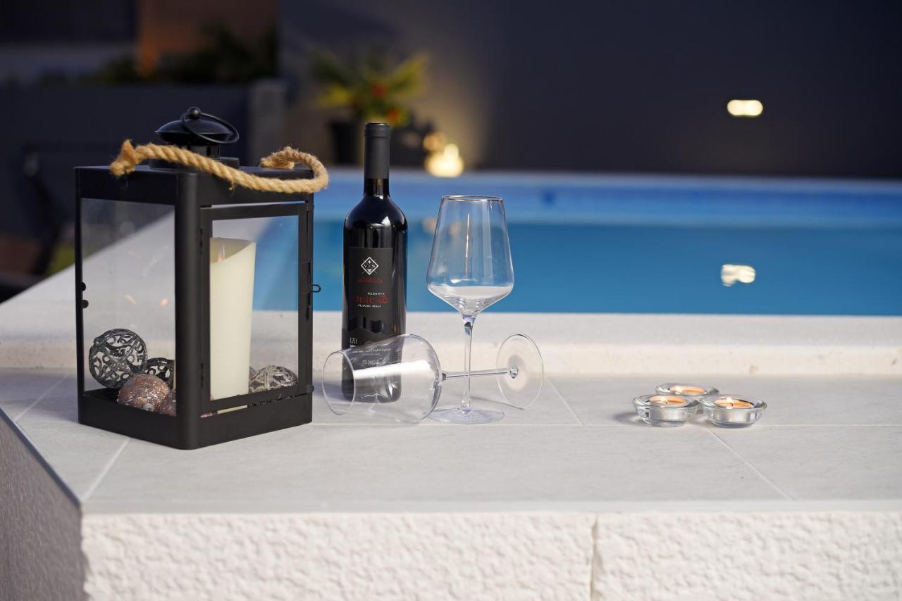 פודסטראנה Apartments Lidija - Sea View Apartment With Exclusive Right Of Using Hot Tub Or Split Level Apartment With Exclusive Right Of Using Pool מראה חיצוני תמונה