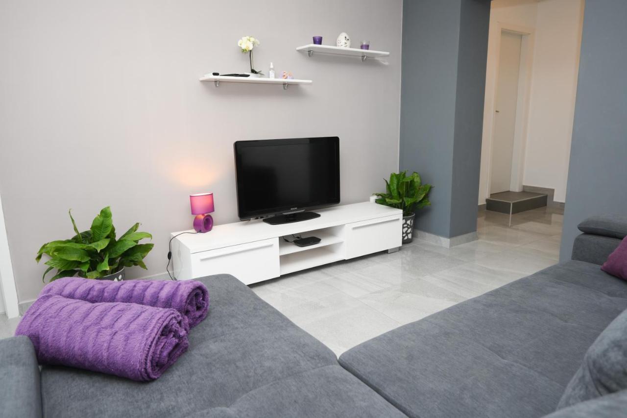 פודסטראנה Apartments Lidija - Sea View Apartment With Exclusive Right Of Using Hot Tub Or Split Level Apartment With Exclusive Right Of Using Pool מראה חיצוני תמונה