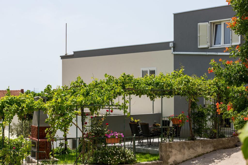 פודסטראנה Apartments Lidija - Sea View Apartment With Exclusive Right Of Using Hot Tub Or Split Level Apartment With Exclusive Right Of Using Pool מראה חיצוני תמונה