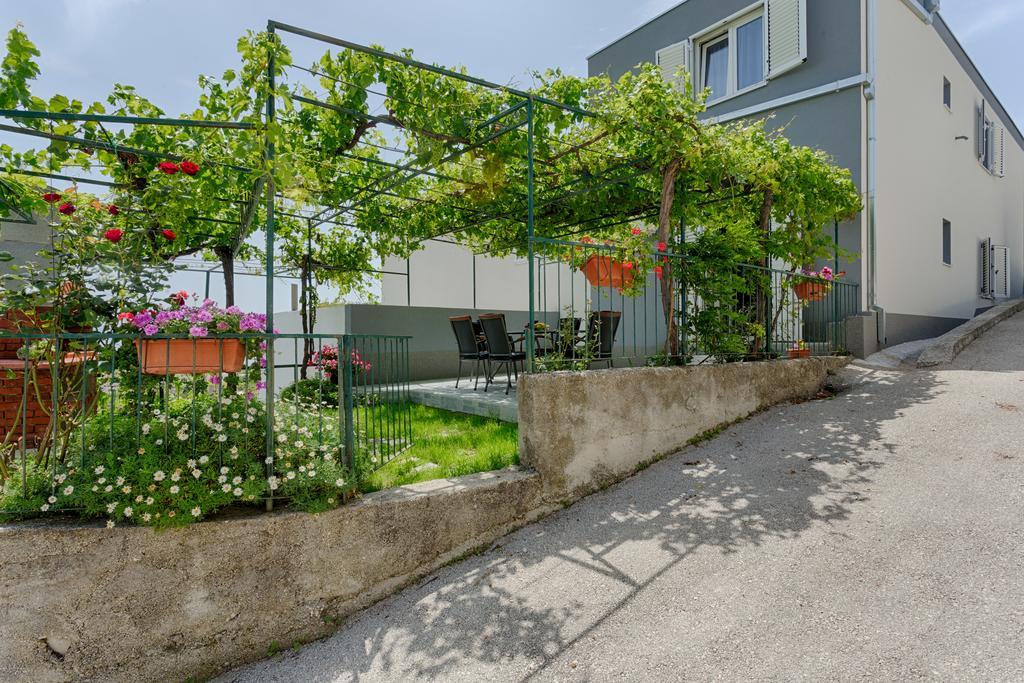פודסטראנה Apartments Lidija - Sea View Apartment With Exclusive Right Of Using Hot Tub Or Split Level Apartment With Exclusive Right Of Using Pool מראה חיצוני תמונה