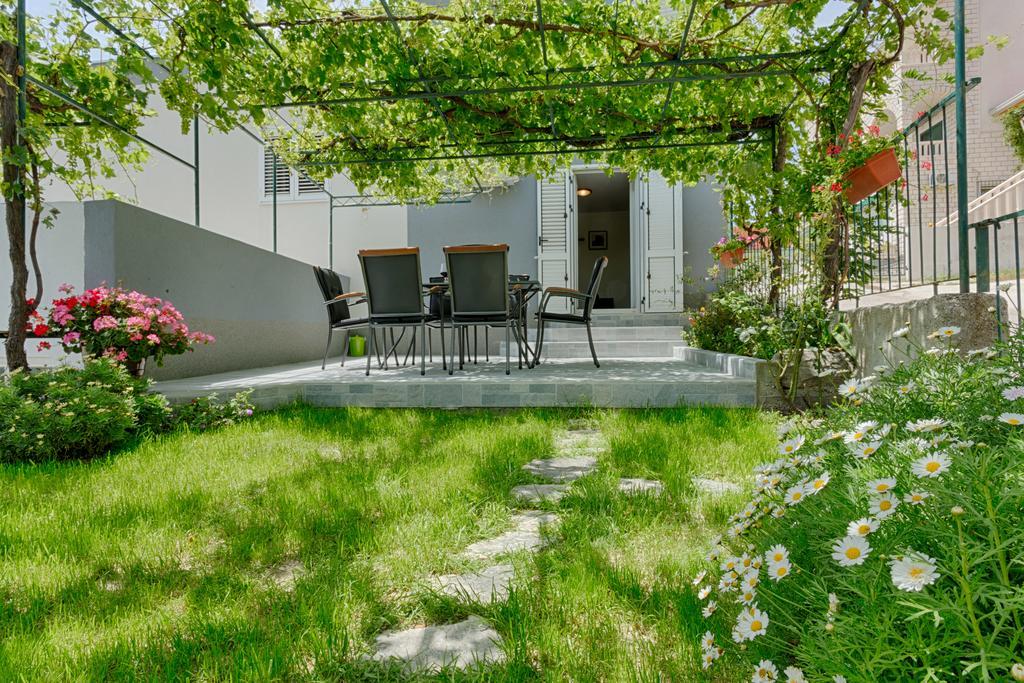 פודסטראנה Apartments Lidija - Sea View Apartment With Exclusive Right Of Using Hot Tub Or Split Level Apartment With Exclusive Right Of Using Pool מראה חיצוני תמונה