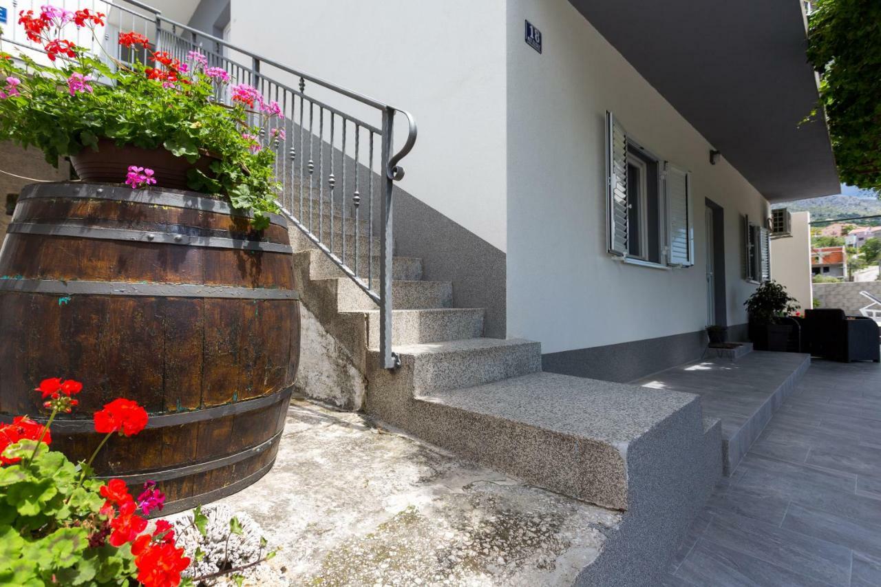 פודסטראנה Apartments Lidija - Sea View Apartment With Exclusive Right Of Using Hot Tub Or Split Level Apartment With Exclusive Right Of Using Pool מראה חיצוני תמונה