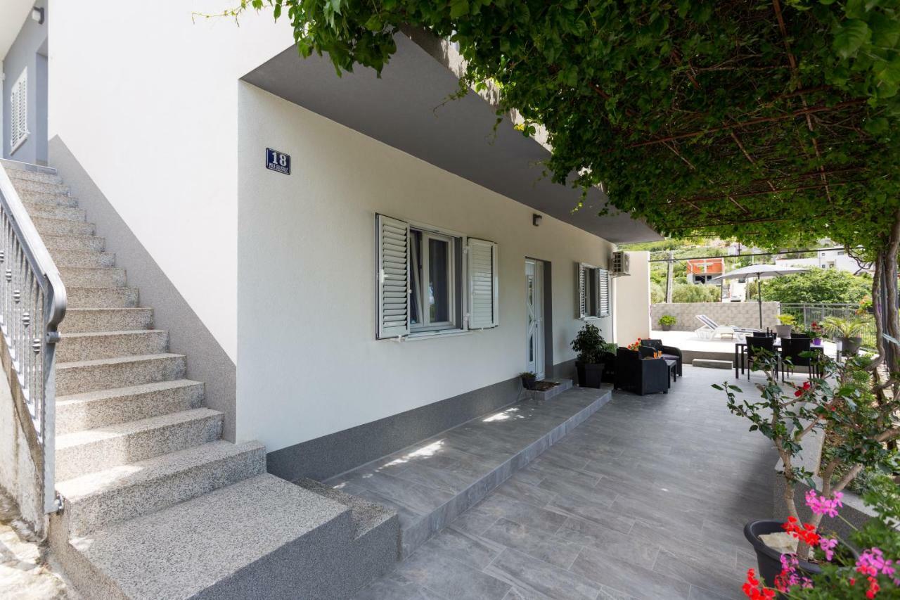 פודסטראנה Apartments Lidija - Sea View Apartment With Exclusive Right Of Using Hot Tub Or Split Level Apartment With Exclusive Right Of Using Pool מראה חיצוני תמונה