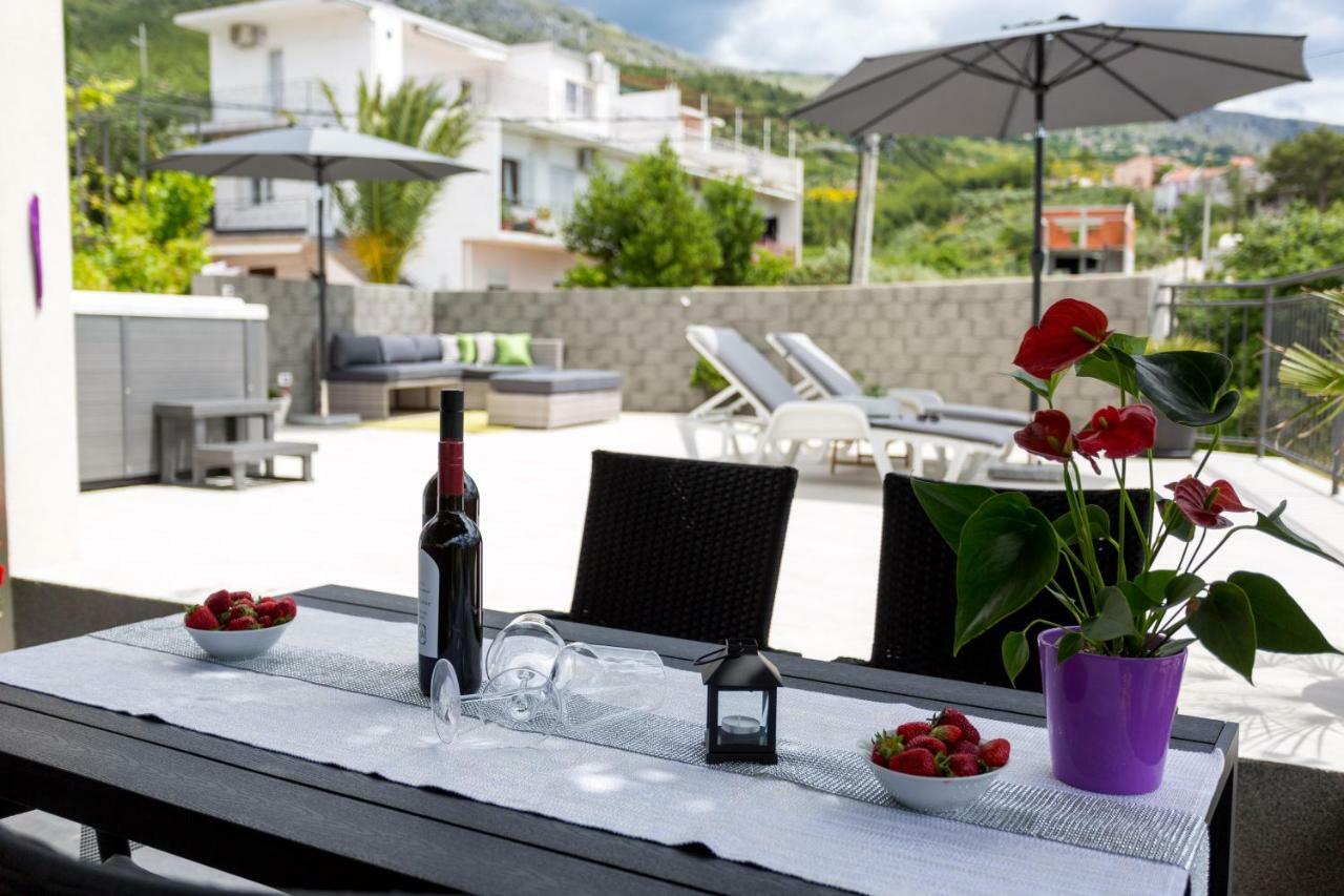 פודסטראנה Apartments Lidija - Sea View Apartment With Exclusive Right Of Using Hot Tub Or Split Level Apartment With Exclusive Right Of Using Pool מראה חיצוני תמונה