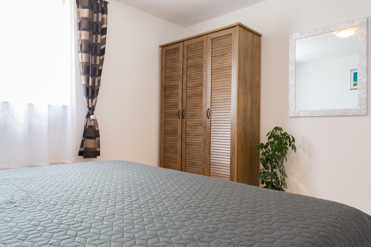 פודסטראנה Apartments Lidija - Sea View Apartment With Exclusive Right Of Using Hot Tub Or Split Level Apartment With Exclusive Right Of Using Pool מראה חיצוני תמונה